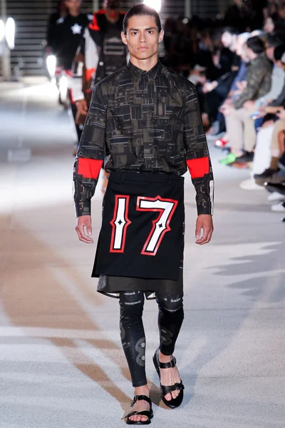 Look 38